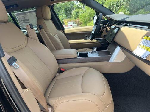 2025 Land Rover Range Rover P550e SE