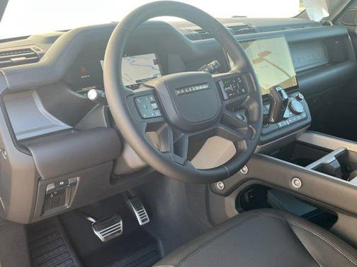 2026 Land Rover Defender 110 V8