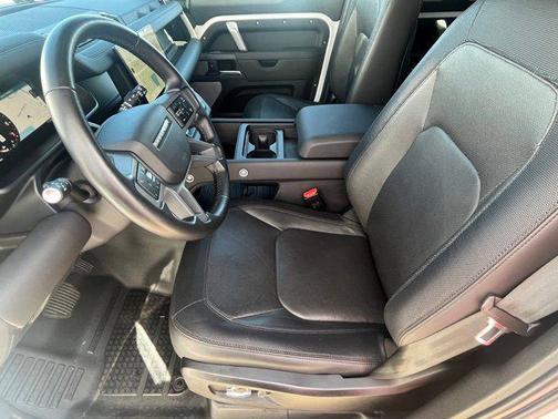 2024 Land Rover Defender 130 P400 X-Dynamic SE