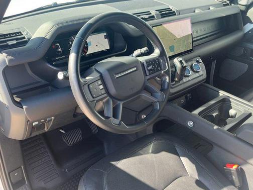2024 Land Rover Defender 130 P400 X-Dynamic SE