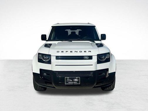 2024 Land Rover Defender 130 P400 X-Dynamic SE