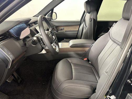 2025 Land Rover Range Rover P530 SE 7 Seat