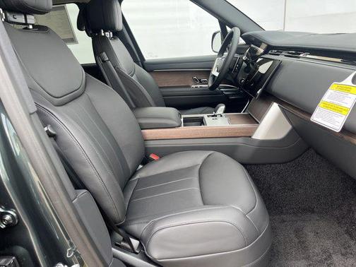 2025 Land Rover Range Rover P400 SE 7 Seat