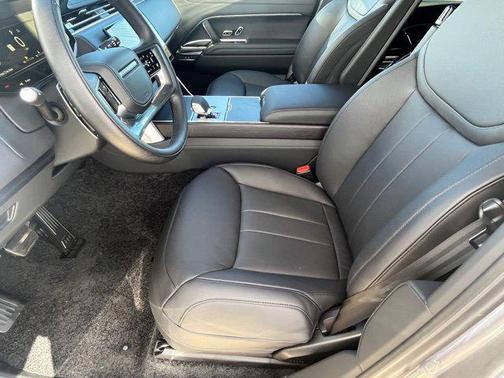 2026 Land Rover Range Rover P530 SE