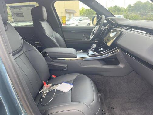 2025 Land Rover Range Rover Sport SE