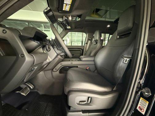 2026 Land Rover Defender P635 OCTA