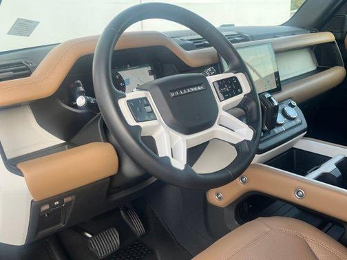 2025 Land Rover Defender 110 P400 X-Dynamic SE