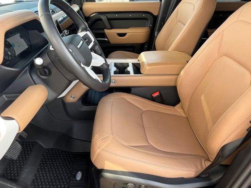 2025 Land Rover Defender 110 P400 X-Dynamic SE