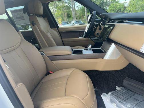 2025 Land Rover Range Rover P550e SE