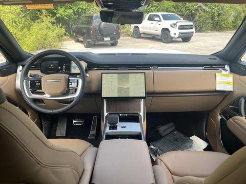 2025 Land Rover Range Rover P550e SE