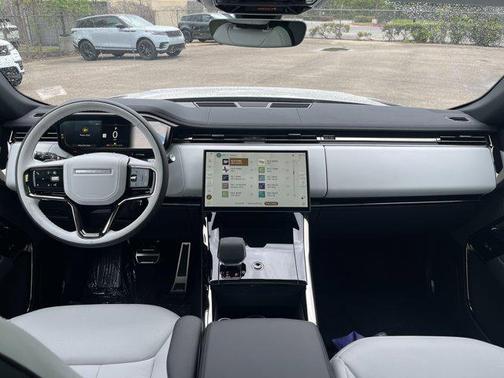 2025 Land Rover Range Rover Sport SE
