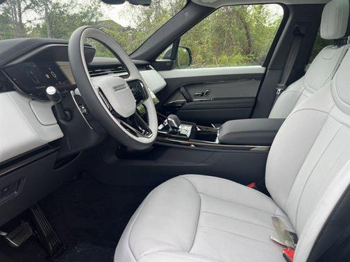 2025 Land Rover Range Rover Sport SE