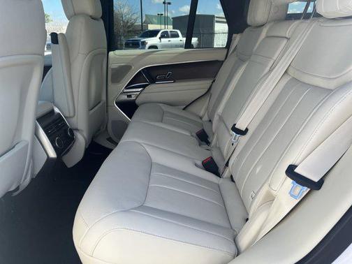 2025 Land Rover Range Rover P530 SE