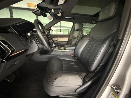 2024 Land Rover Range Rover Sport SE