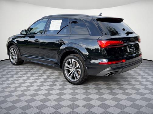 Mythos Black Metallic 2026 Audi Q7 45 Premium