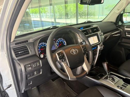 Classic Silver Metallic 2017 Toyota 4Runner Limited