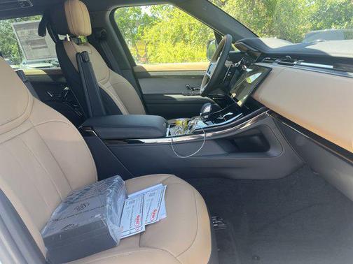 2025 Land Rover Range Rover Sport SE