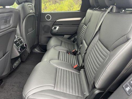 2025 Land Rover Discovery P360 Dynamic SE