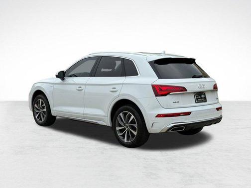 Glacier White Metallic 2024 Audi Q5 45 S line Premium
