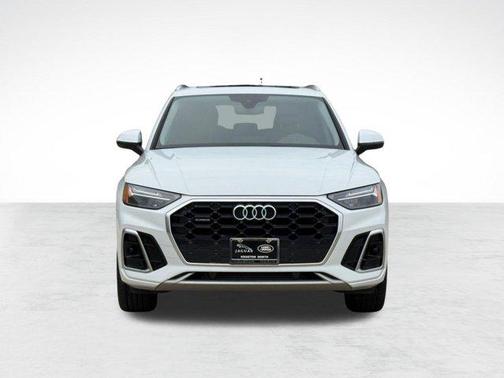Glacier White Metallic 2024 Audi Q5 45 S line Premium