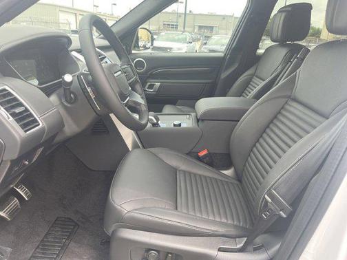 2025 Land Rover Discovery P360 Metropolitan Edition