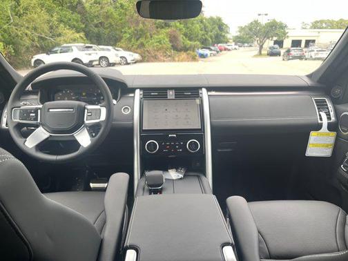 2025 Land Rover Discovery P360 Metropolitan Edition