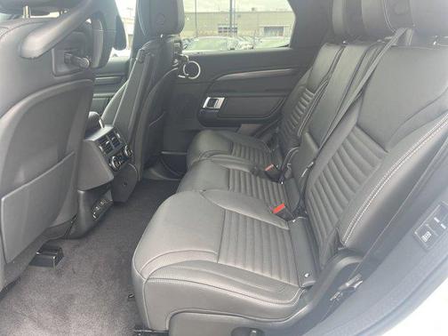 2025 Land Rover Discovery P360 Metropolitan Edition
