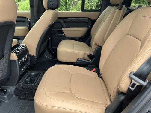 2025 Land Rover Defender 130 P400 X-Dynamic SE