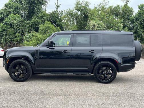 2025 Land Rover Defender 130 P400 X-Dynamic SE