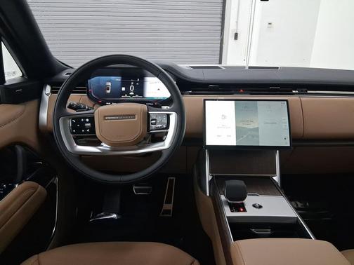 Batumi Gold Premium Metallic 2026 Land Rover Range Rover P550e SE