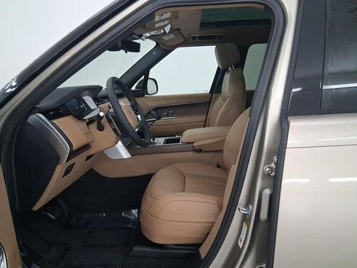 Batumi Gold Premium Metallic 2026 Land Rover Range Rover P550e SE