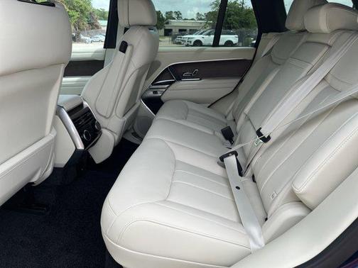 2025 Land Rover Range Rover P400 SE
