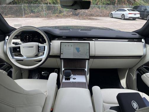 2025 Land Rover Range Rover P400 SE