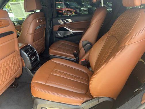2023 BMW X7 M60i