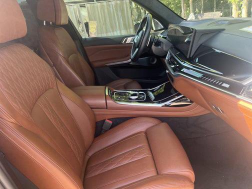 2023 BMW X7 M60i