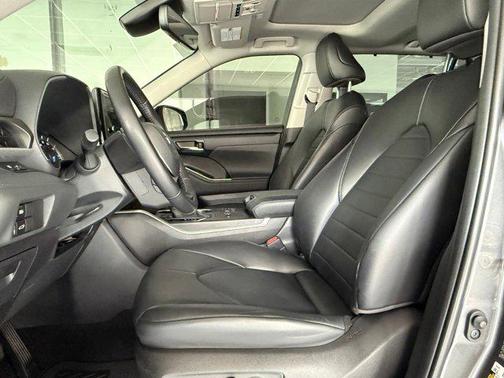 2023 Toyota Highlander Hybrid XLE