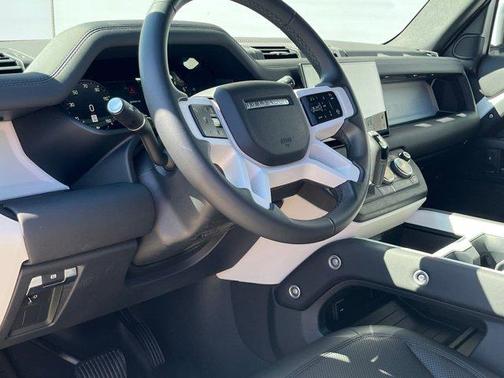 2025 Land Rover Defender 110 P300