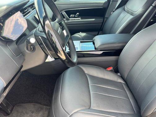 2025 Land Rover Range Rover P550e Autobiography