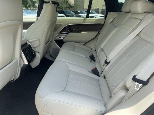 2025 Land Rover Range Rover P530 SE