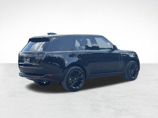 2025 Land Rover Range Rover P530 SE