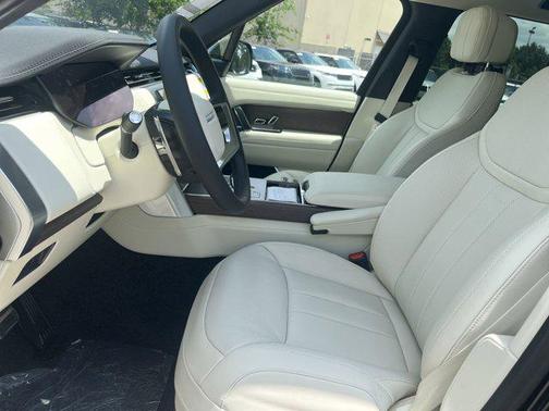 2025 Land Rover Range Rover P530 SE