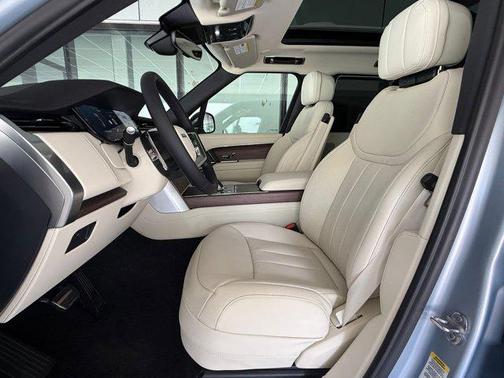 Ionian Silver SV Bespoke Ultra Metallic Satin 2026 Land Rover Range Rover P400 SE