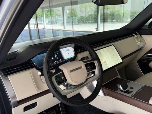 Ionian Silver SV Bespoke Ultra Metallic Satin 2026 Land Rover Range Rover P400 SE