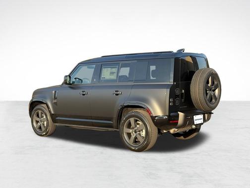 Santorini Black Metallic 2026 Land Rover Defender P400 X-Dynamic SE