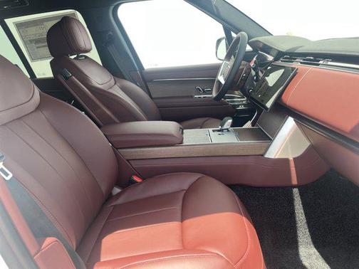 2025 Land Rover Range Rover P400 SE
