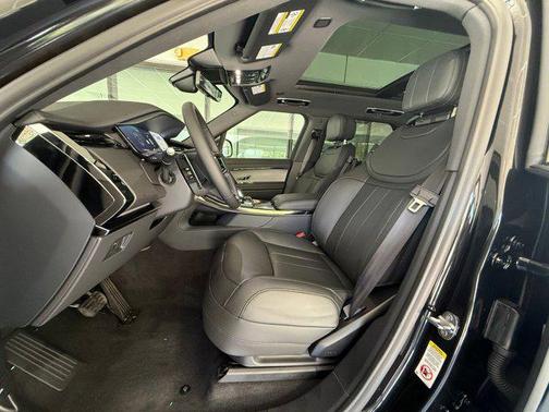 Santorini Black Metallic 2026 Land Rover Range Rover Sport SE