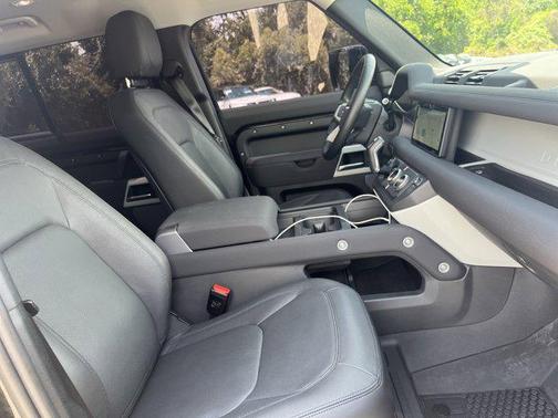 2023 Land Rover Defender 110 SE