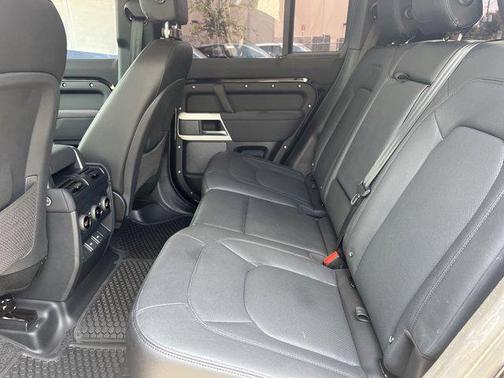 2023 Land Rover Defender 110 SE