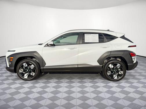 Atlas White 2024 Hyundai KONA SEL