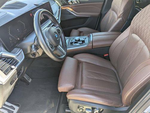 2023 BMW X7 M60i